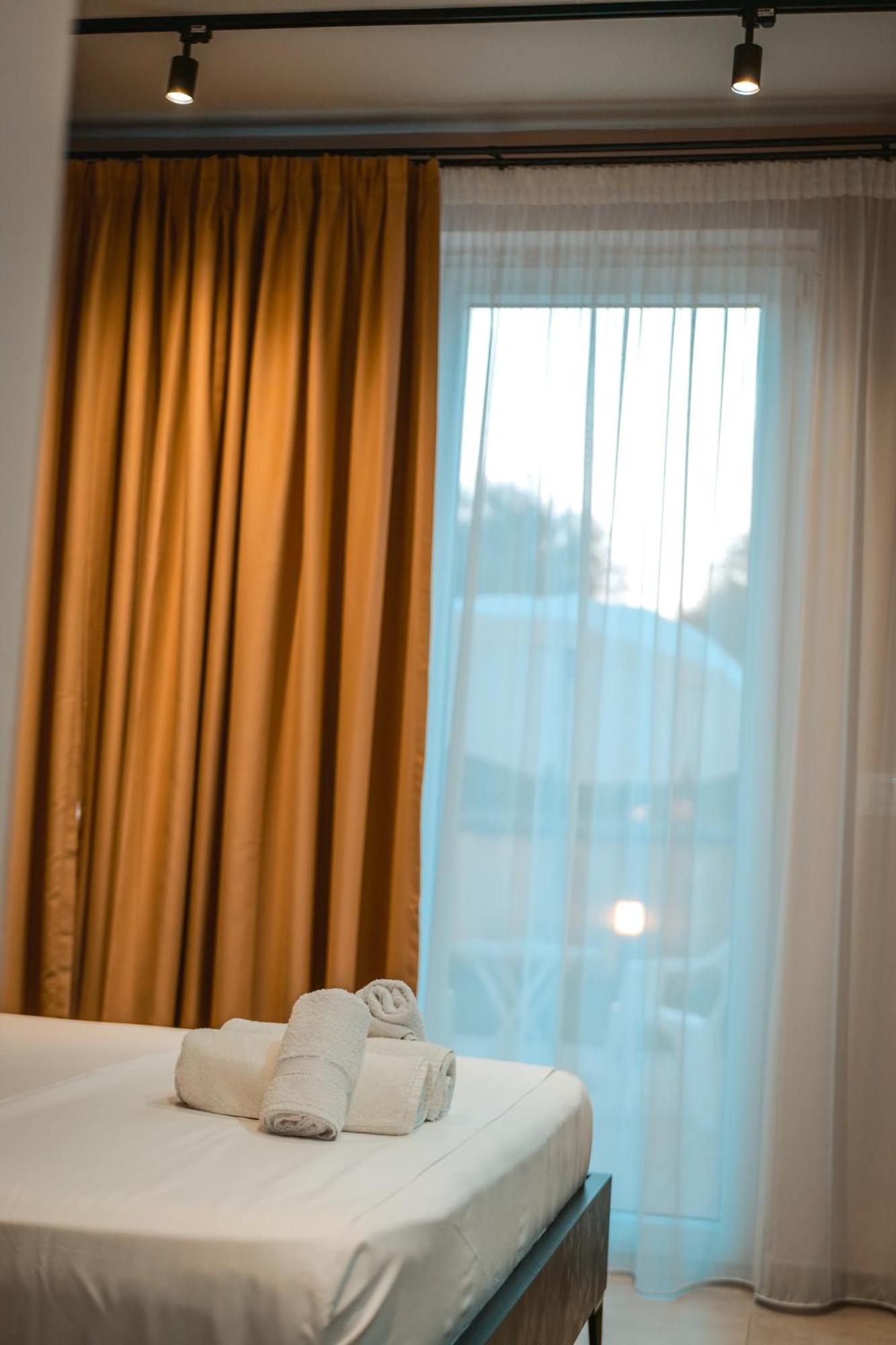 The Blue Wave Hotel Himare Ngoại thất bức ảnh
